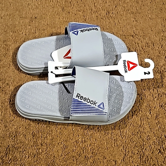 Boys Reebok slides - Picture 3 of 5